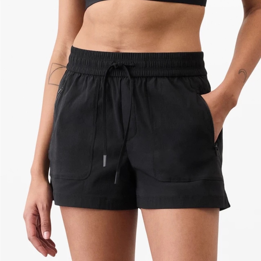 Athleta Trekkie North Mid-Rise Hiking Short Black Medium EUC